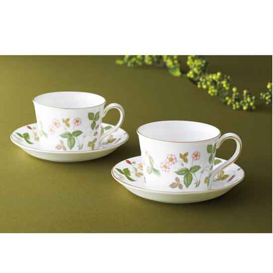 ウェッジウッド　ワイルドストロベリーティーカップ&ソーサー(デルフィ)ペア